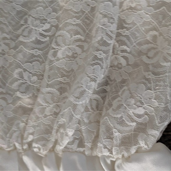 ⭐ Vintage 1970s Circa 2000 Silky Cream Teddy Medium Lace Made in USA - Picture 2 of 8